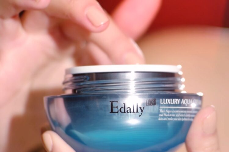 럭셔리 아쿠아 크림